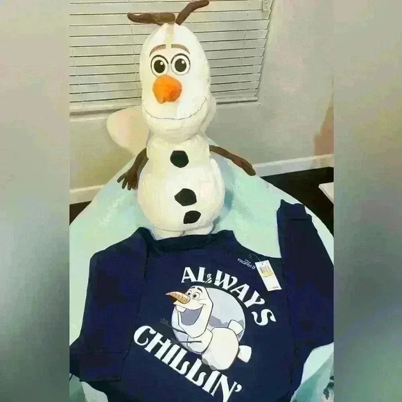 Disney Other - ⛄️ OLOF “I’m Always Chilling” T-shirt bundle with stuffed Olaf Toy